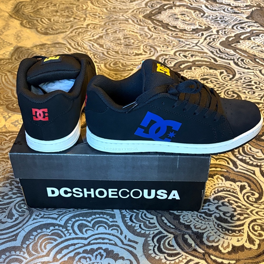 DC Shoes, Boys/youth Sz 5.5 NIB!